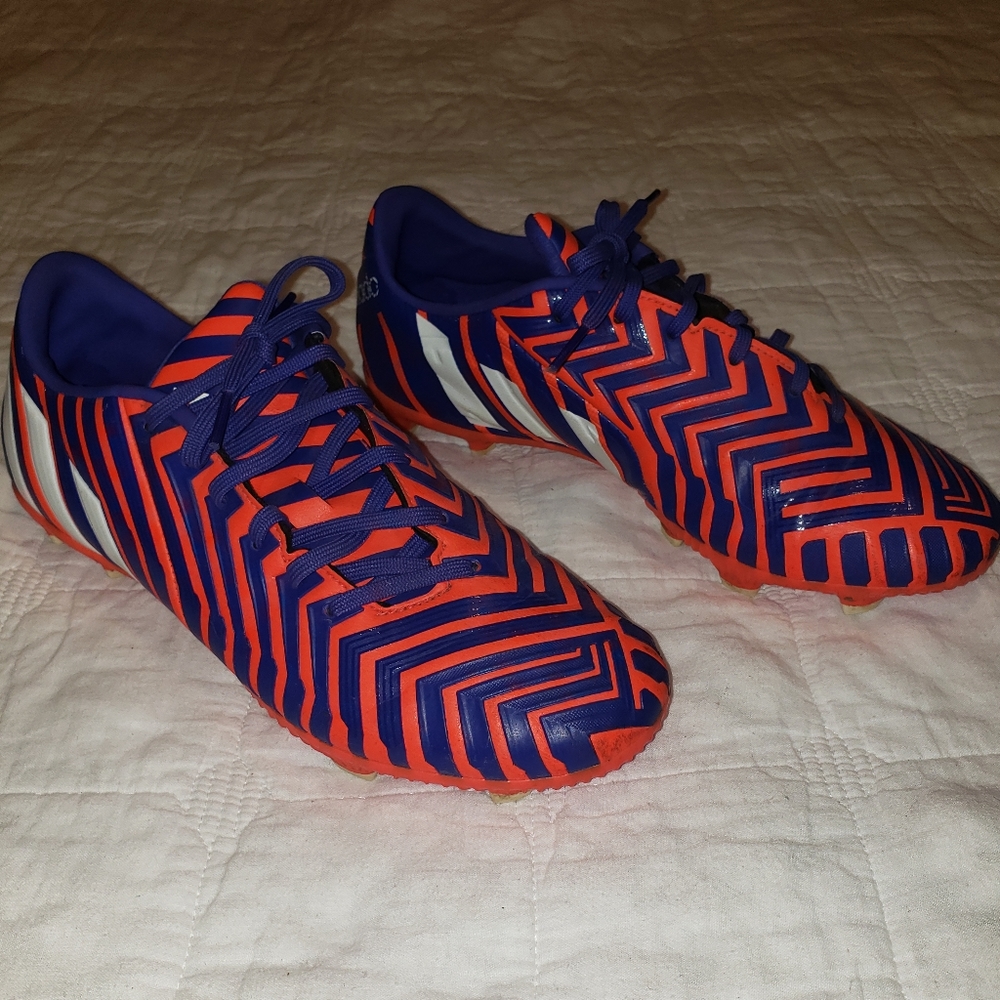 Soccer shoes
